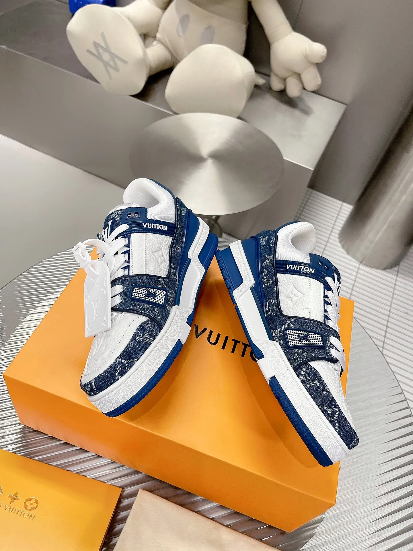 👟👟Ex-factory price 840👟👟The highest version on the Internet⚠️Feel free to compare! 2021🔥New model, purchase quality LV~Louis Vuitton by Virgin Abloh’s best-looking sneakers, Donkey Brand strongly recommends new products, official website limited edition retro basketball sneakers! Both high and low tops cost money to purchase 1:1 accurate replicas of the originals. The details are invincible, full of sincerity, imported custom-made original cowhide, the original package method is the same, the details are 100% restored, and the private model customized the original one-piece T👟👟factory price U outsole, which is different from other brands. Without the original version, this effect cannot be achieved! 35-45 (46 is custom-made and non-refundable) Some colors are available in women’s styles